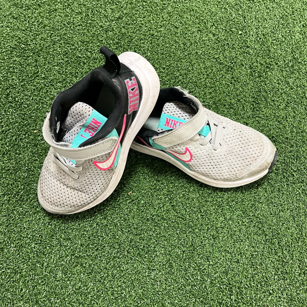 Nike Toddler Girls Shoes Size 12 Grey